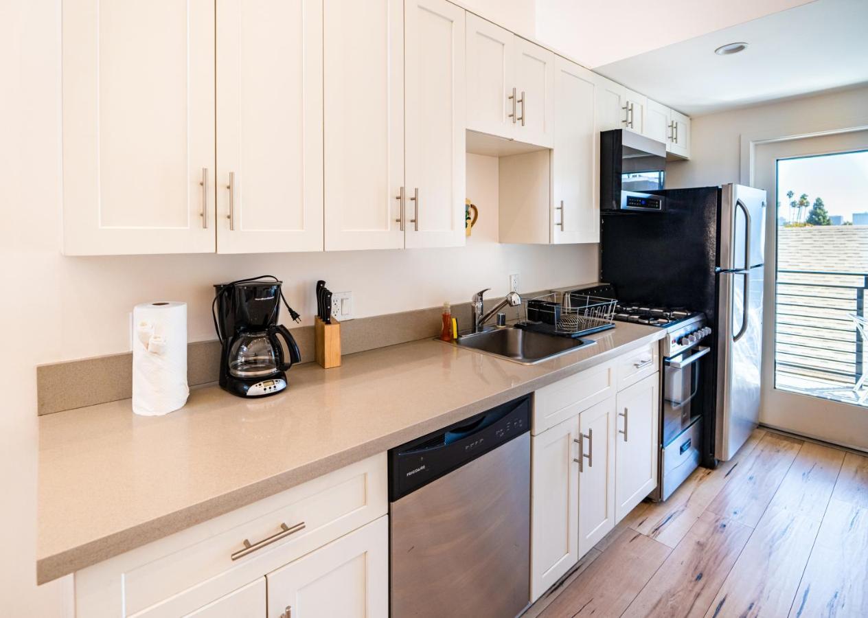Chic 1-bed Hollywood Loft Iconic Sign Views & Private Parking Apartamento Los Ángeles